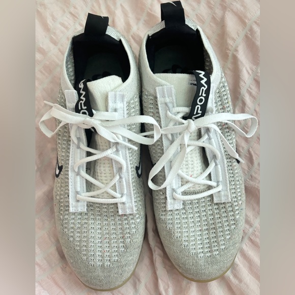 NIKE • BIG KIDS’ AIR VAPORMAX 2021 • UNISEX • SIZE 5Y • WORN ONCE - Picture 4 of 6